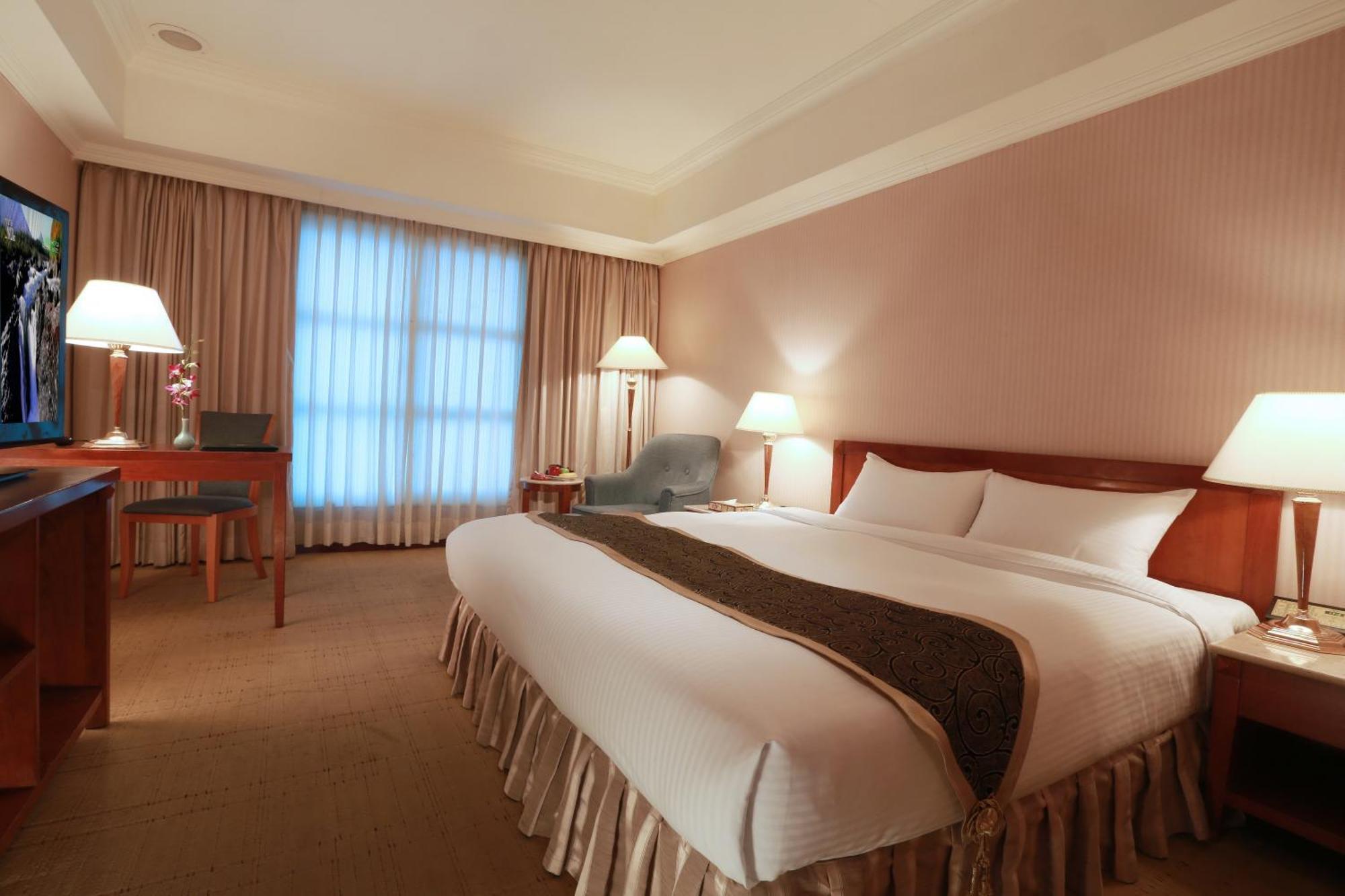 แกรนด์ บอส โฮเต็ล Hotel Yilan ภายนอก รูปภาพ