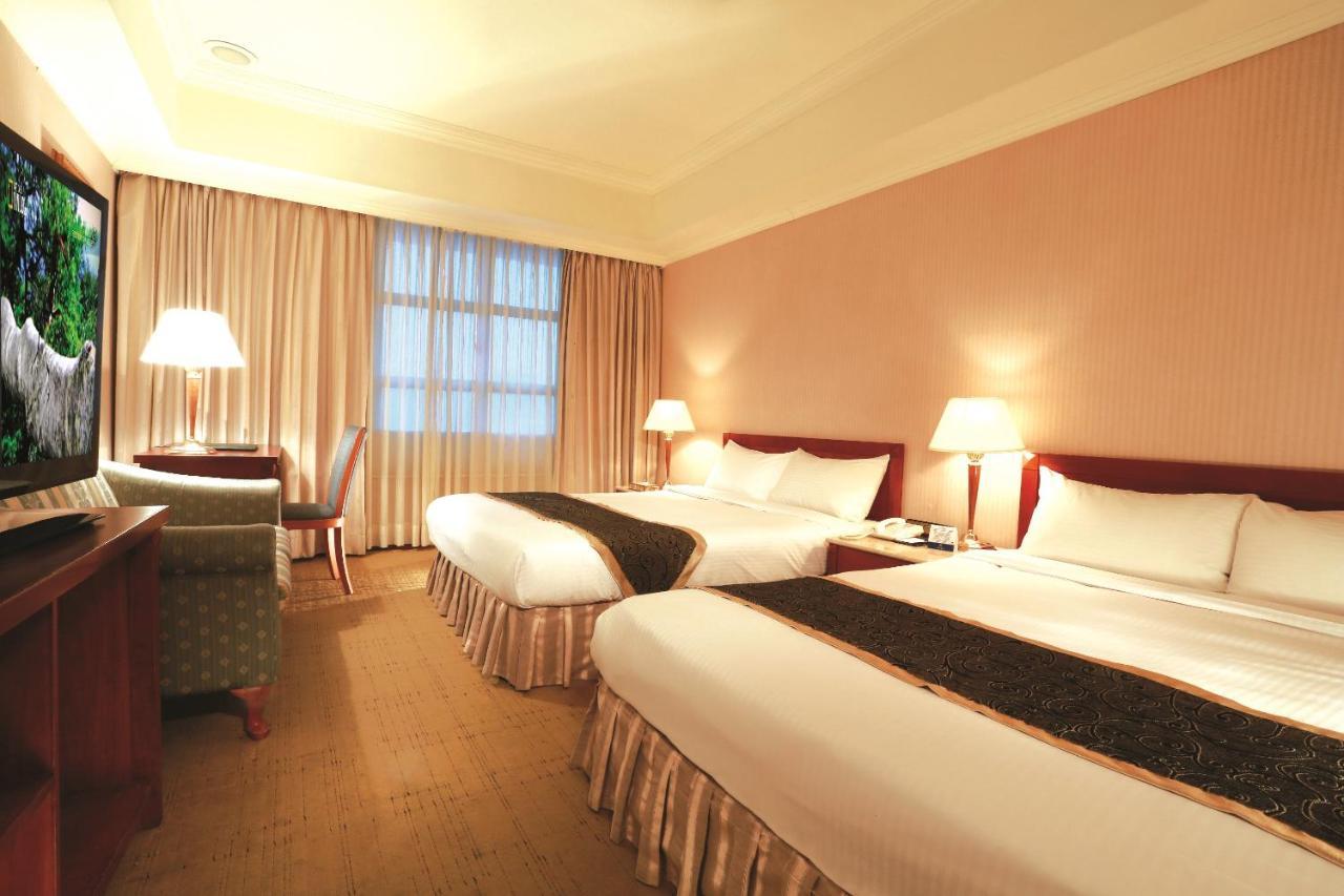 แกรนด์ บอส โฮเต็ล Hotel Yilan ภายนอก รูปภาพ
