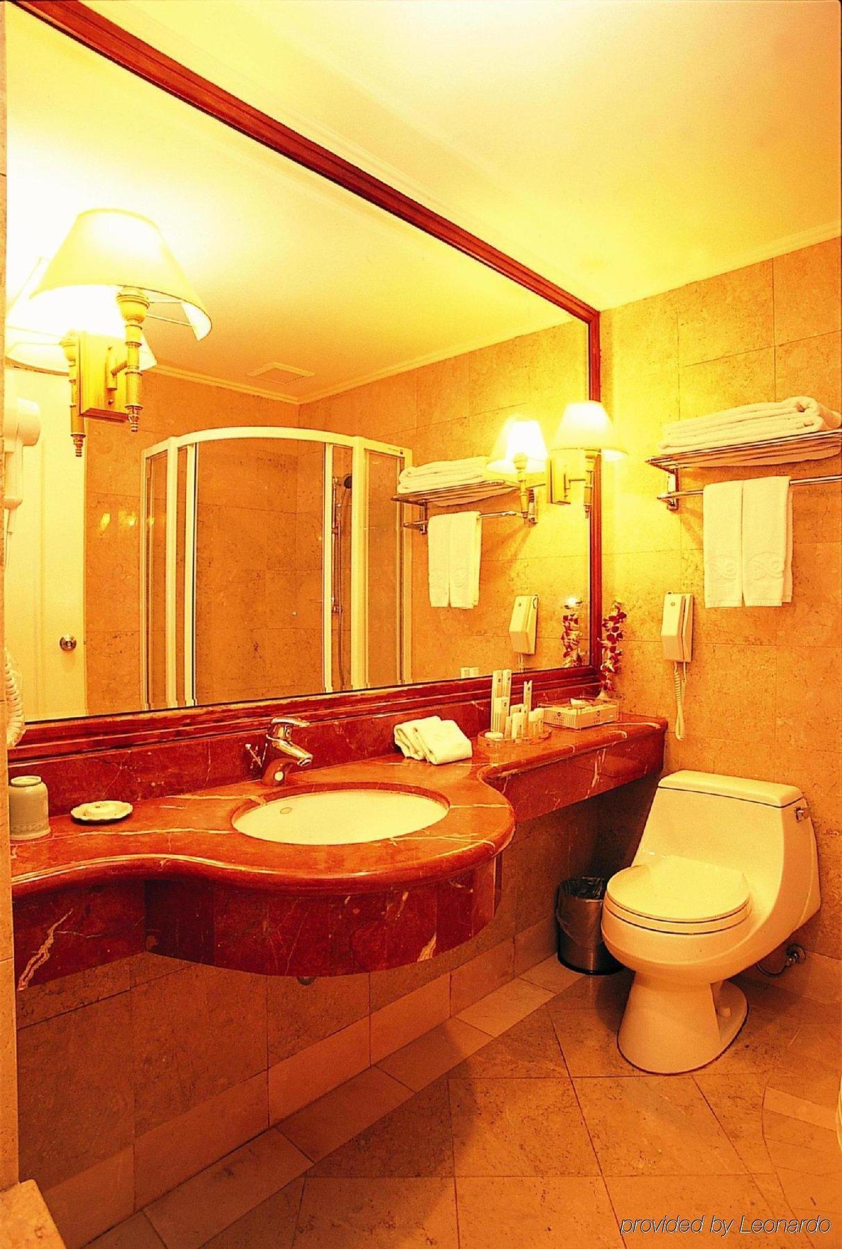 แกรนด์ บอส โฮเต็ล Hotel Yilan ภายนอก รูปภาพ