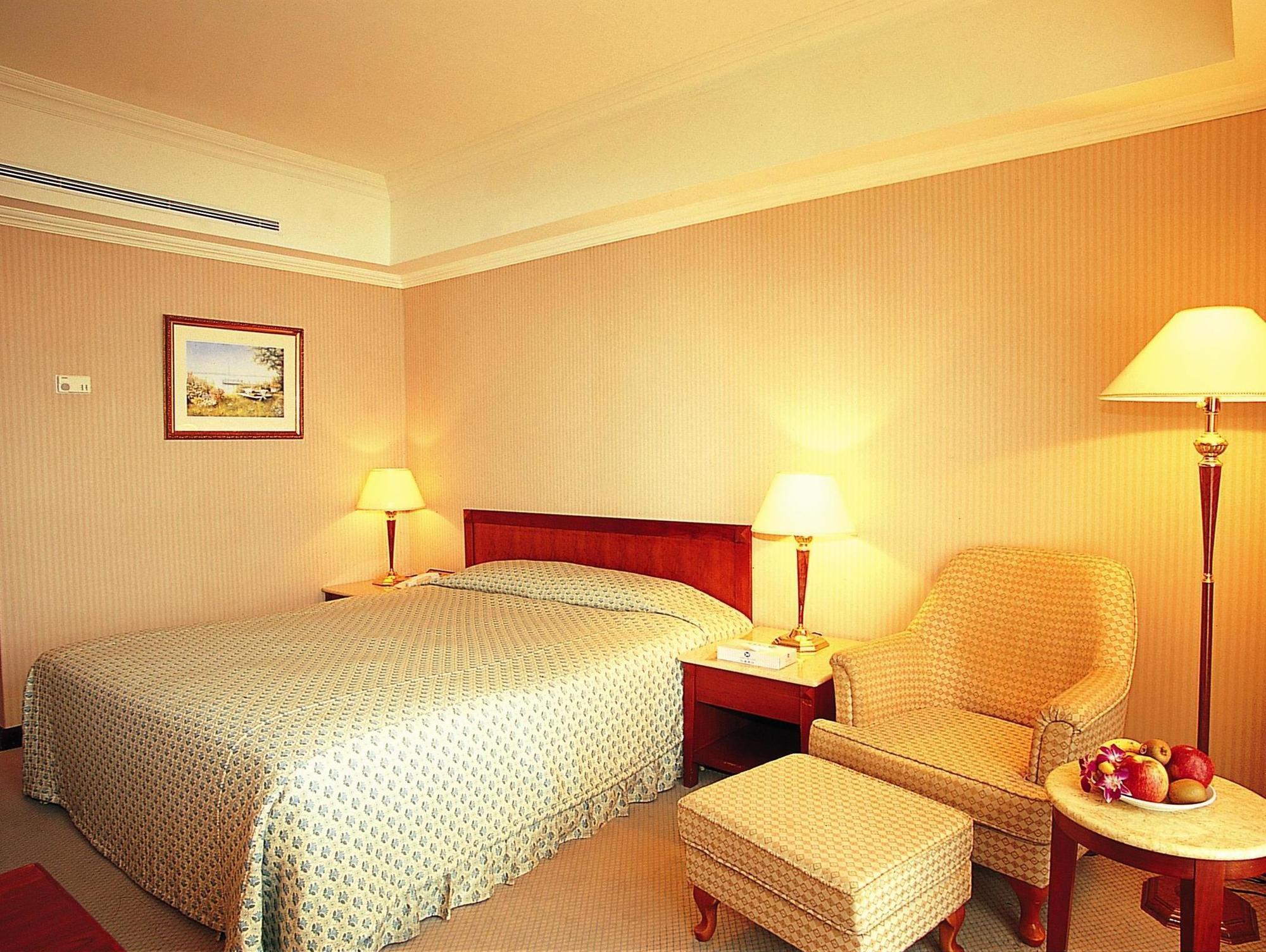 แกรนด์ บอส โฮเต็ล Hotel Yilan ภายนอก รูปภาพ