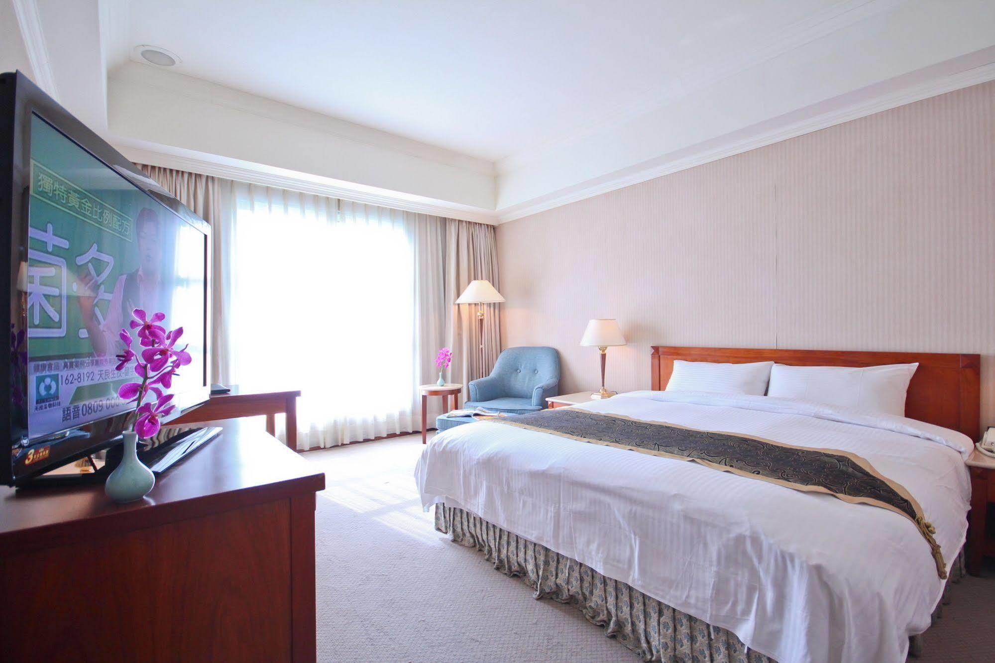 แกรนด์ บอส โฮเต็ล Hotel Yilan ภายนอก รูปภาพ