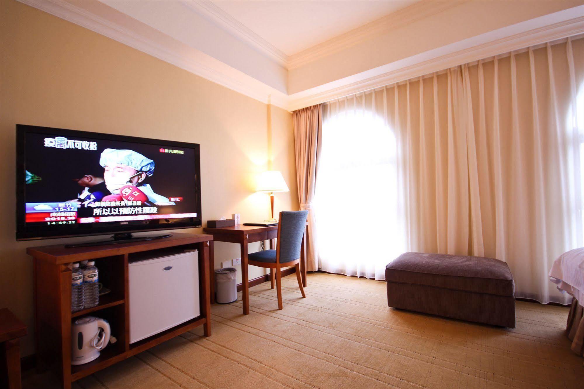 แกรนด์ บอส โฮเต็ล Hotel Yilan ภายนอก รูปภาพ