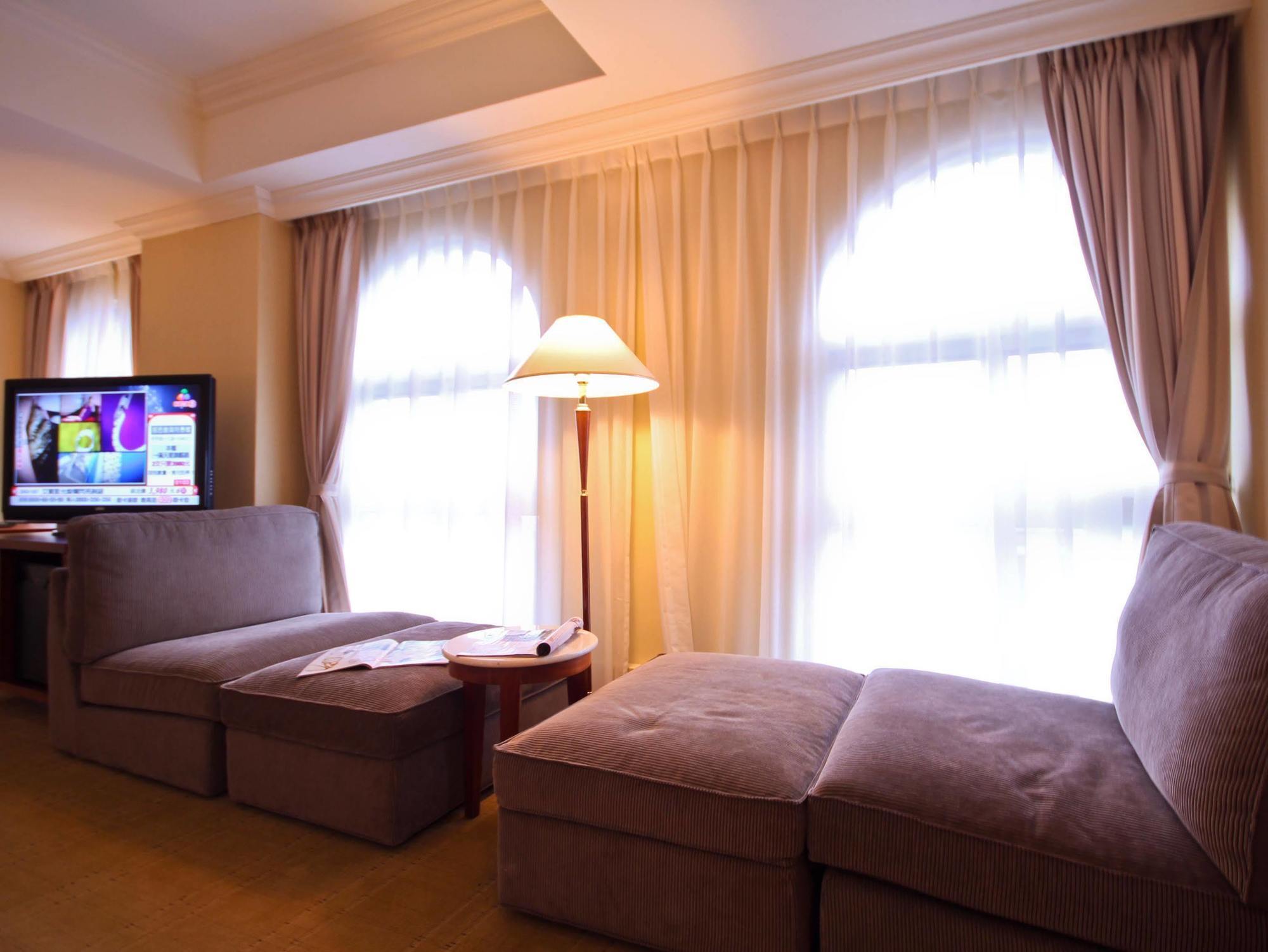 แกรนด์ บอส โฮเต็ล Hotel Yilan ภายนอก รูปภาพ