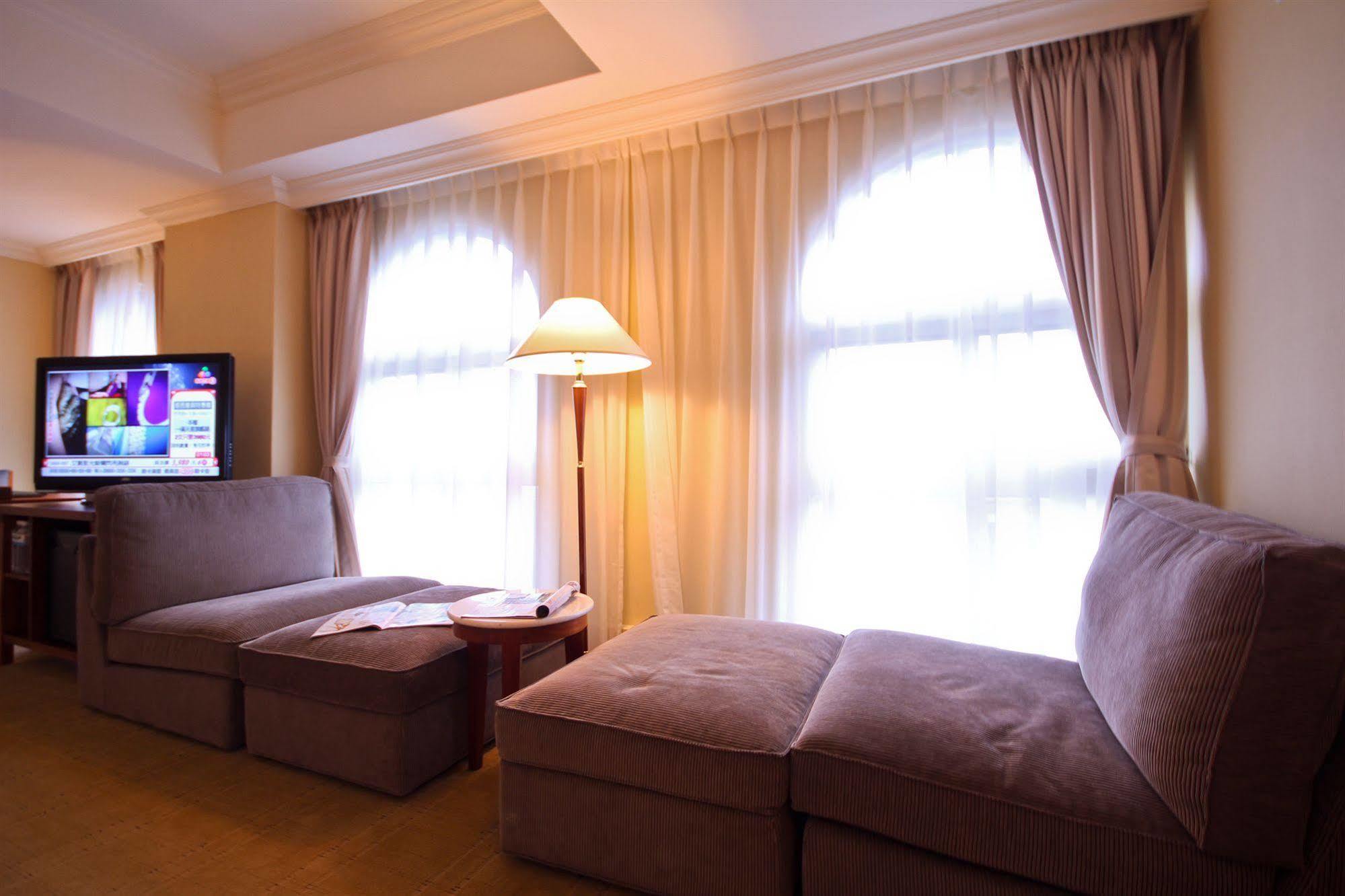 แกรนด์ บอส โฮเต็ล Hotel Yilan ภายนอก รูปภาพ