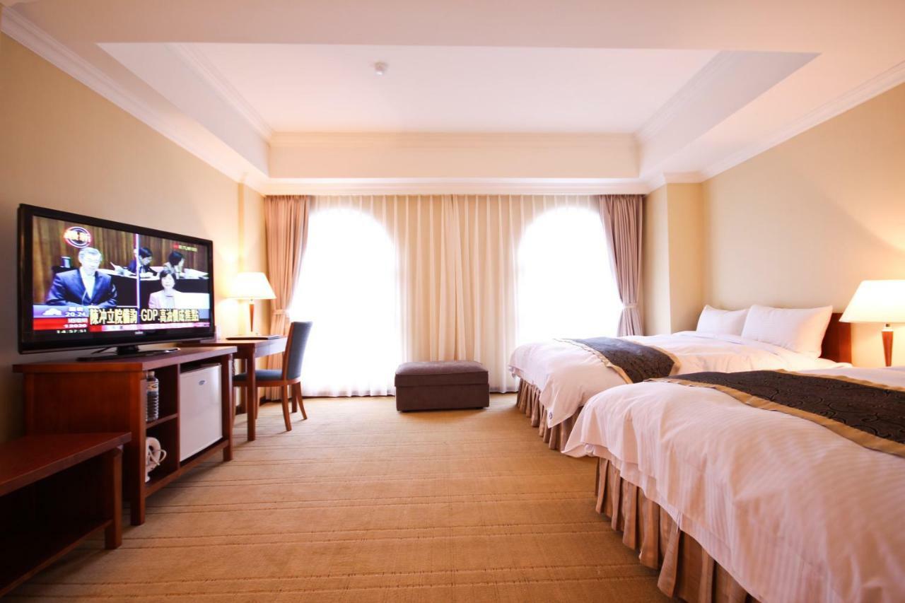 แกรนด์ บอส โฮเต็ล Hotel Yilan ภายนอก รูปภาพ